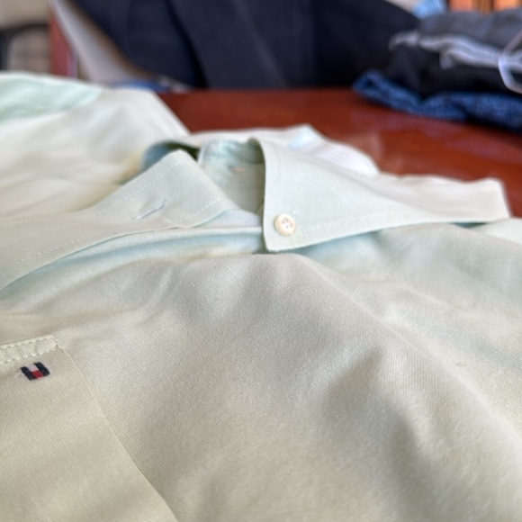 Men’s light mint green Tommy Hilfiger large dress shirt dry cleaned small stain - Picture 3 of 8